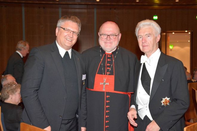 Foto: (v.l.n.r.) Prof. Dr. Christoph Müller, Kardinal Reinhard Marx, Statthalter Dr. Heinrich Dickmann, Autor des Fotos: Dr. Thomas Sitte